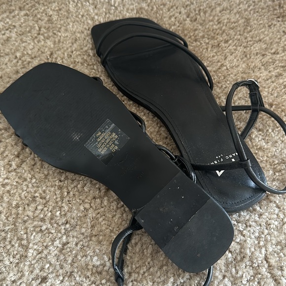 Marc Fisher black leather strappy Marg sandals Sz 71/2M - Picture 6 of 8